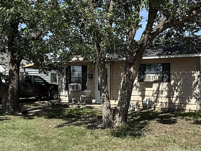 1033 Farley St — Photo 3