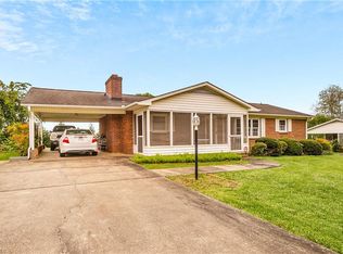 718 Hallmark Dr, Rural Hall, NC 27045