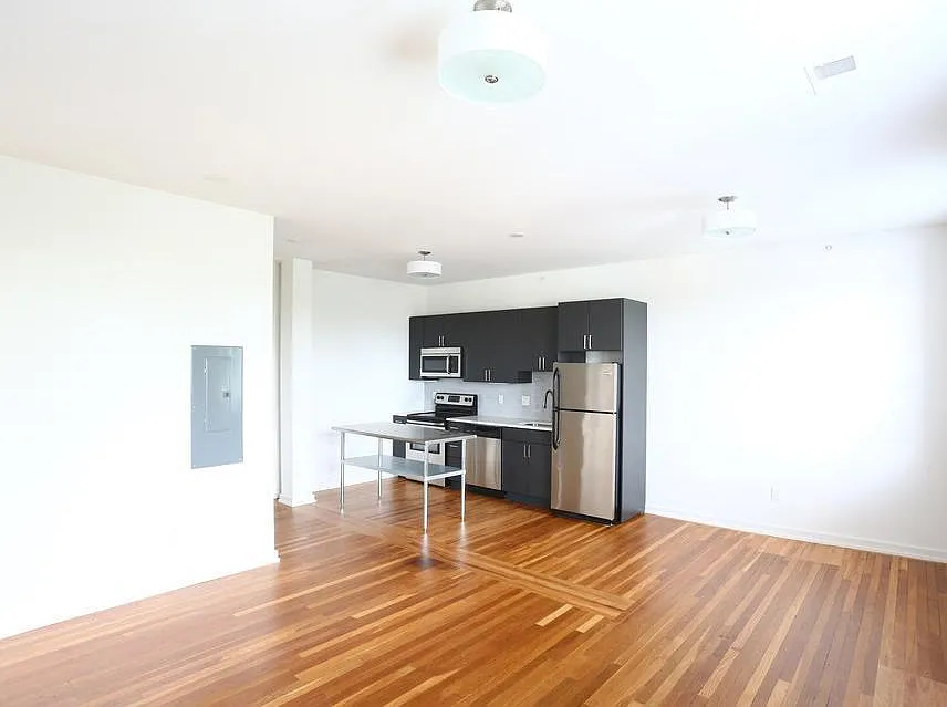 6300 City — Photo 3
