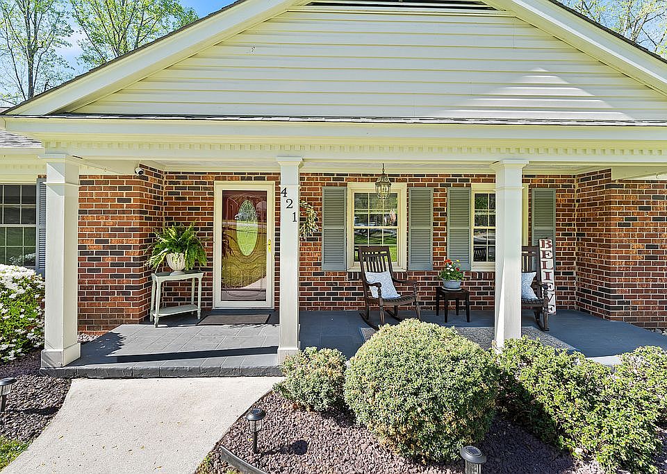 1st image of 421 College Park Dr