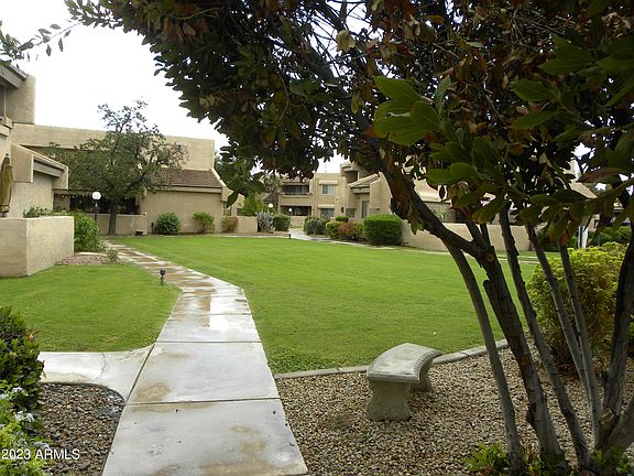 3rd image of 10828 N BILTMORE Drive #204