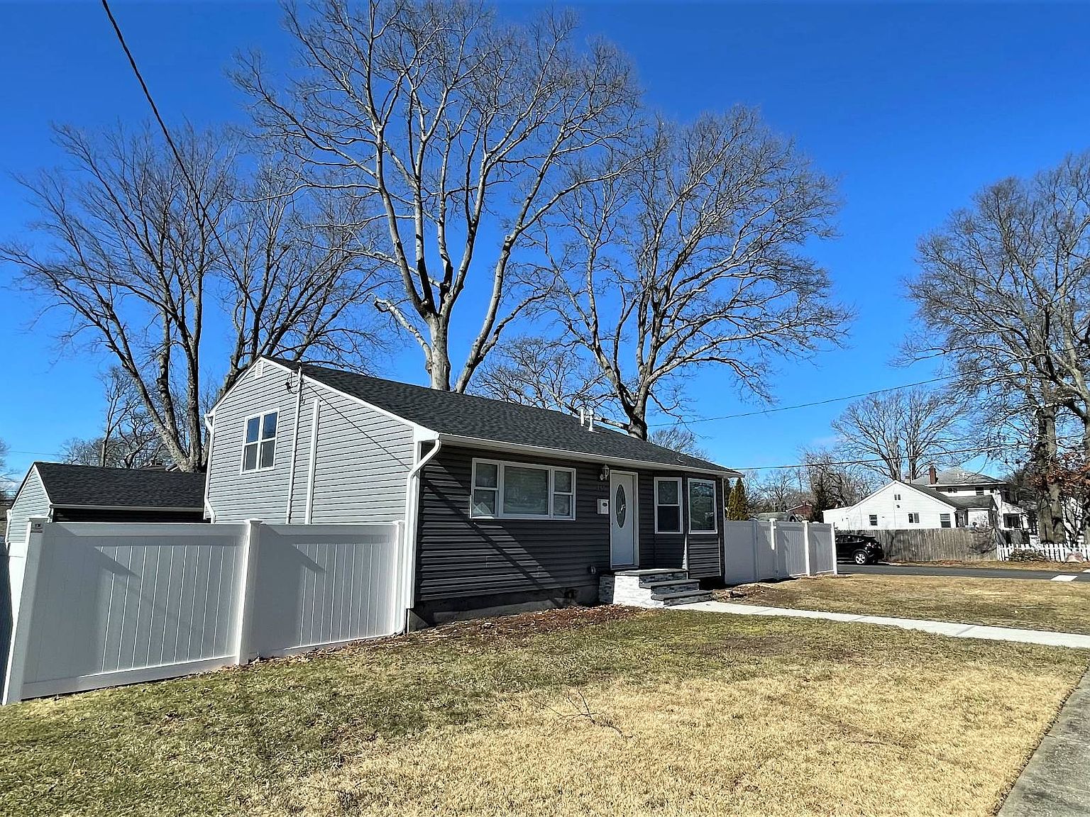 195 Deauville Blvd, Copiague, NY 11726 Zillow