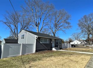 195 Deauville Blvd, Copiague, NY 11726