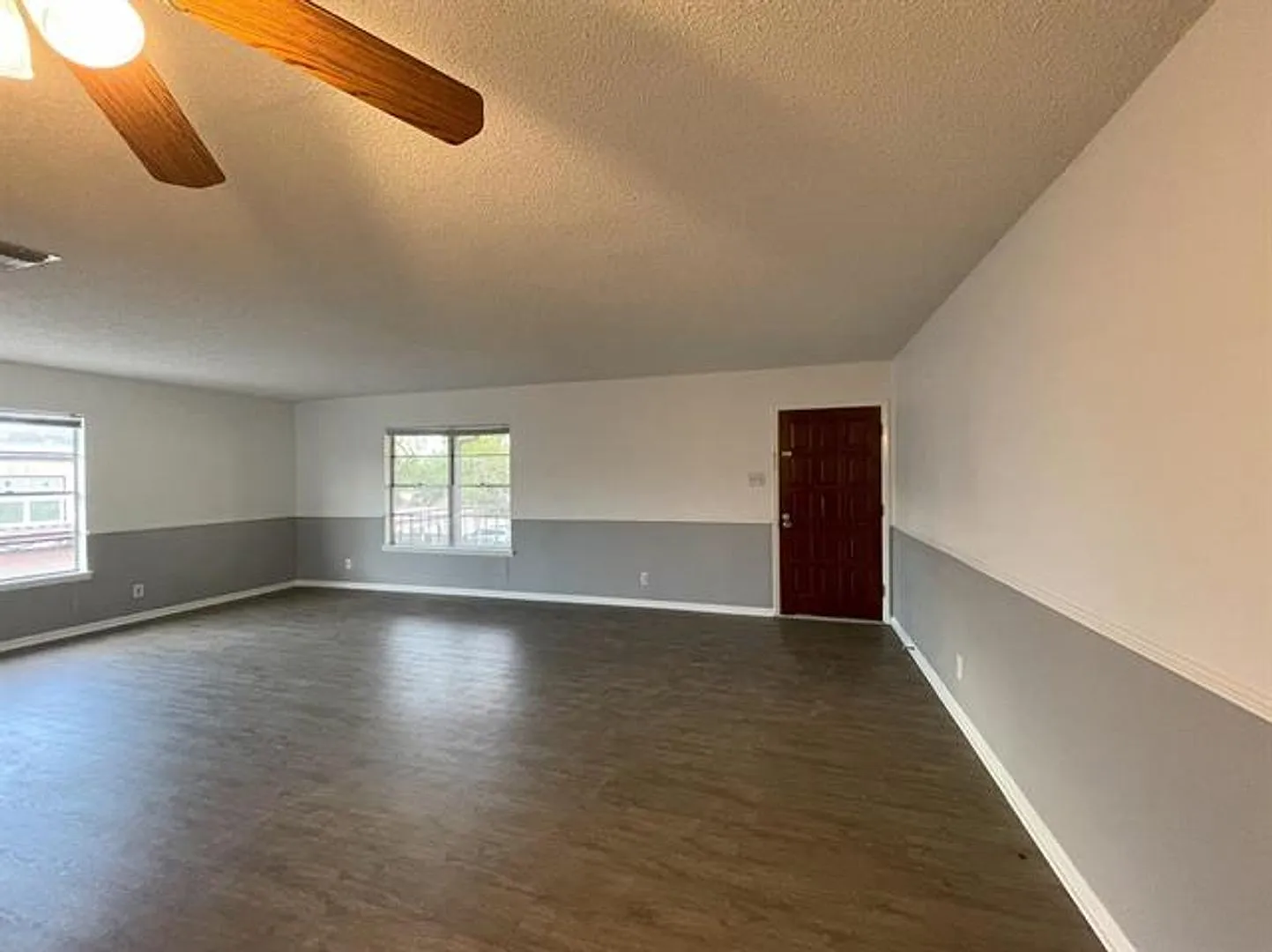 100 Royal Way Dr — Photo 2