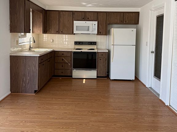 4th image of 3838 Beechwood Dr