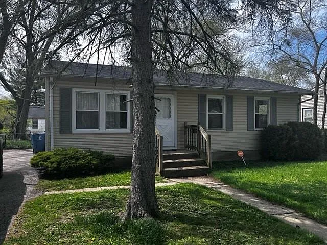 Merrill Ave — Photo 1