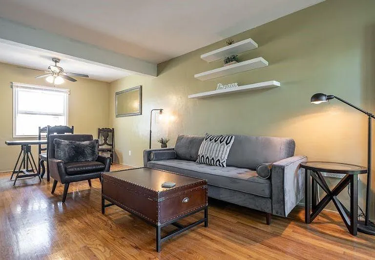 1152 E 2nd St #9 — Photo 1