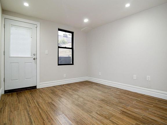 4th image of 317 Hart St #1
