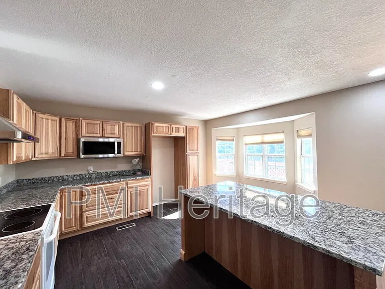 40 Portsmouth Dr — Photo 12