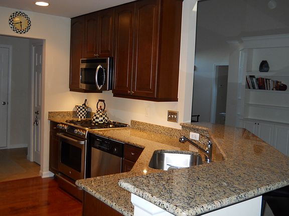5th image of 40598 Lenox Park Dr #3