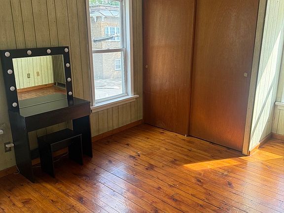 3rd image of 224 Caroline St APT 1