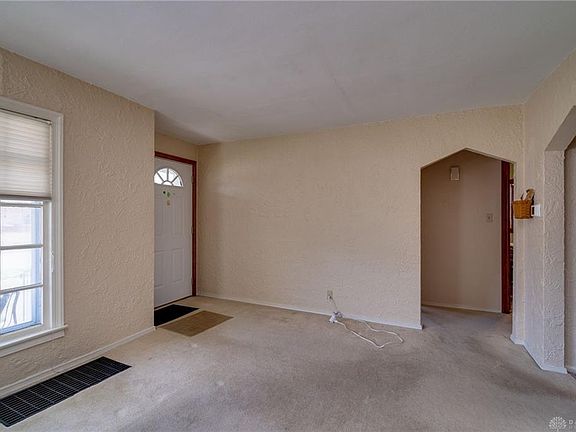 5th image of 2732 Winburn Ave