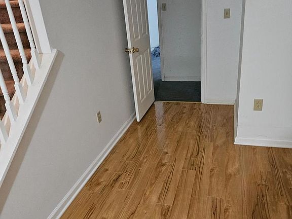 4th image of 823 W 7th St