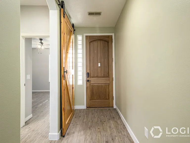 2445 E White Horse Dr — Photo 5