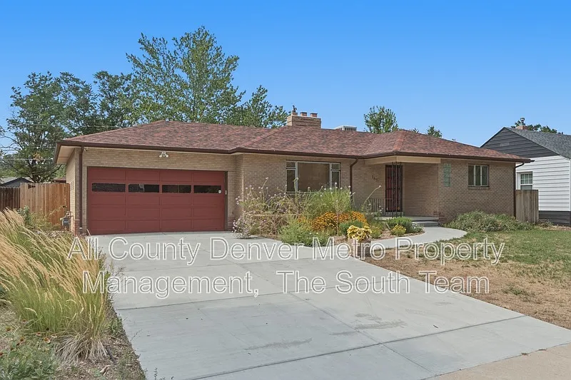 4 bed, 2.0 bath, 2320 sqft, $3,495 — Photo 3
