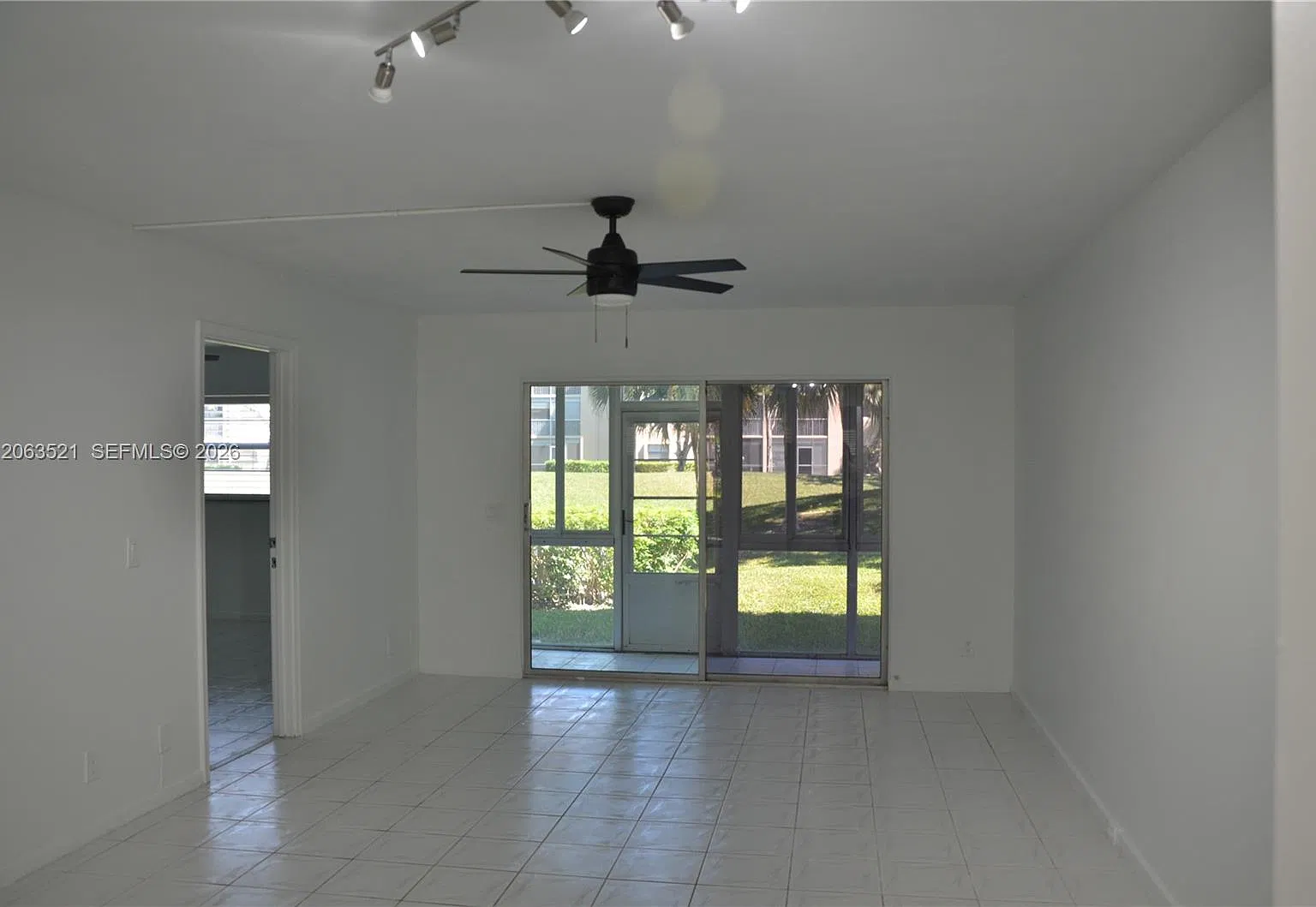 1351 SW 125th Ave — Photo 4