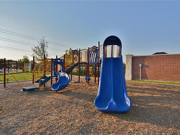 5th image of 2951 Caytuga Ln