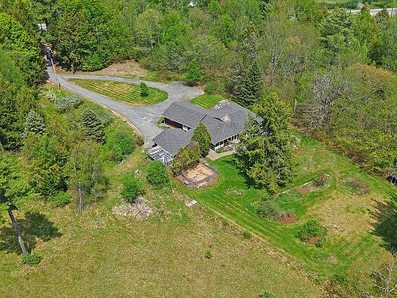 5th image of 685 Main Road