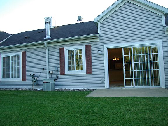 5th image of 224 Emerson Ave E