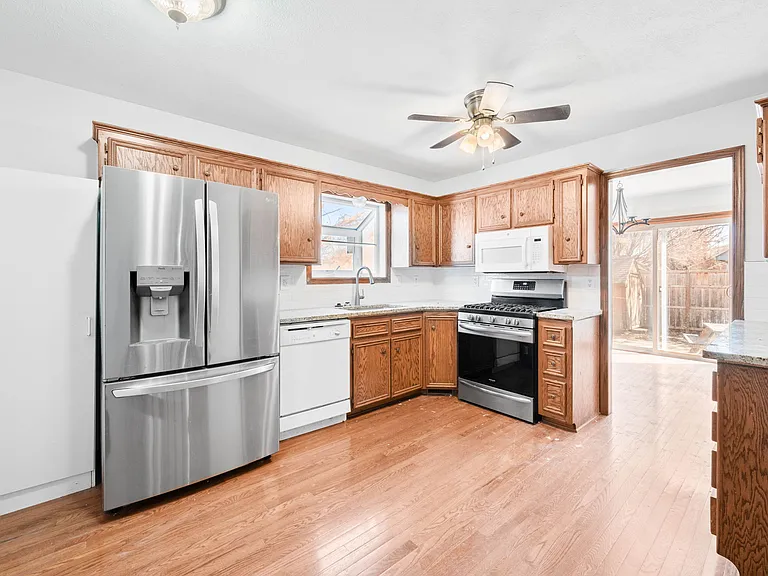 1814 N Redbarn Ln — Photo 5
