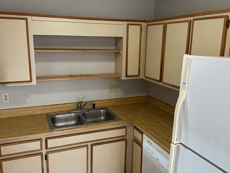 370 Hayden Rd — Photo 5
