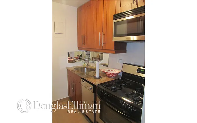 Rented by Douglas Elliman | media 7