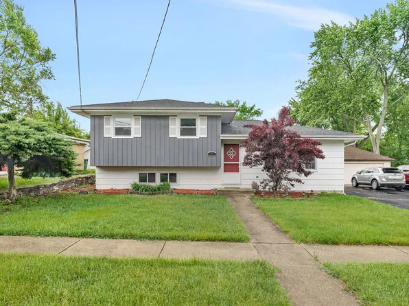 8 E Eureka Dr, Lemont, IL 60439