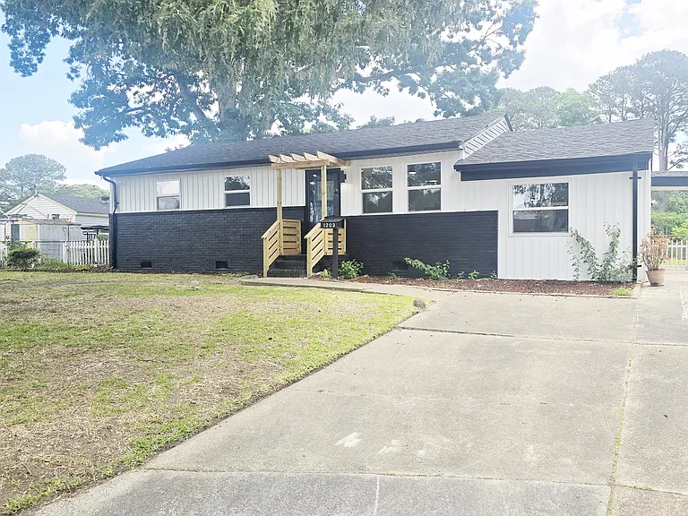 1203 Baskerville Ln — Photo 4