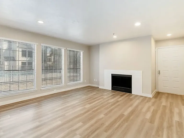 Rayside Residences — Photo 8