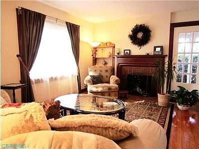 3rd image of 2823 Kensington Pl W