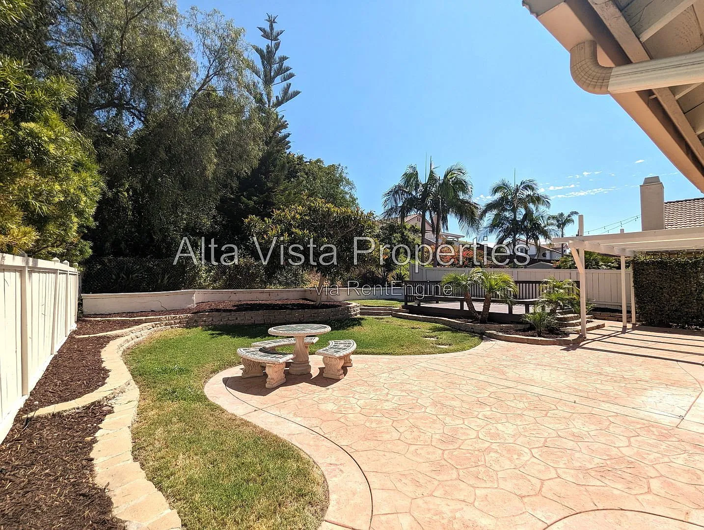 5 bed, 3.5 bath, 2410 sqft, $6,495 — Photo 3