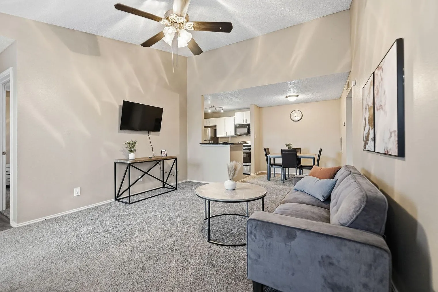 2 bed, 1.5 bath, 9515 sqft, $1,614 — Photo 4