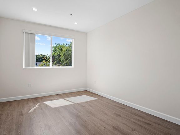 4th image of 12147 Magnolia Blvd #411