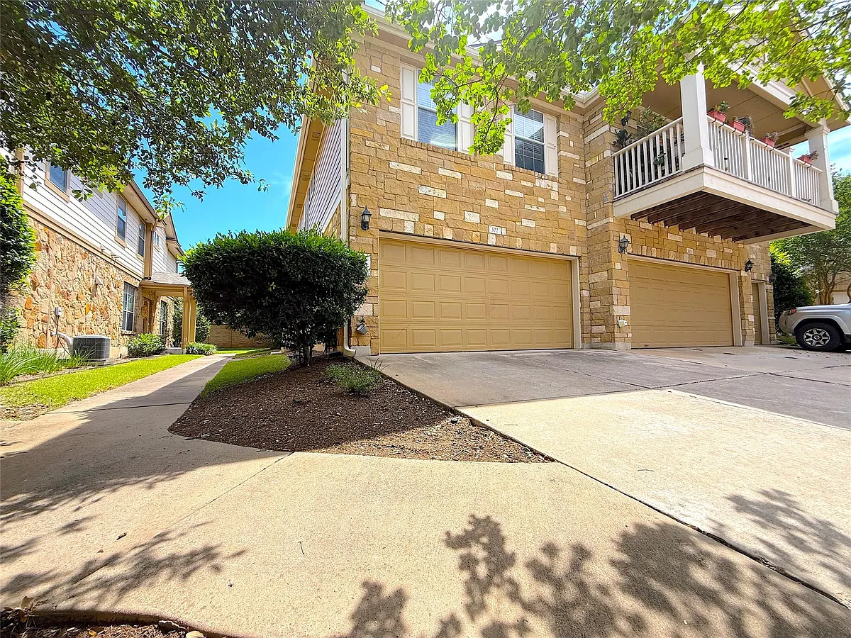 Building Photo - 16100 S Great Oaks Dr #302