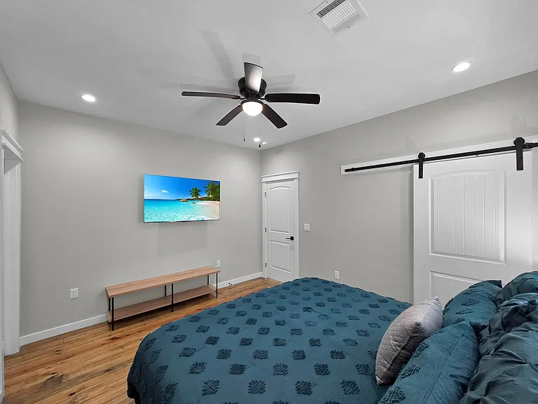 1049 Sunset Cir W — Photo 26