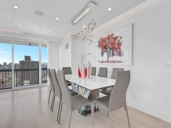 200 East 69th Street image 5 of 26