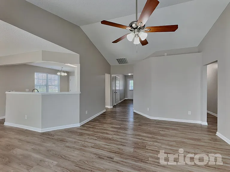 3120 Riverbrooke Dr — Photo 2