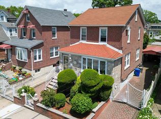 3027 Murray Ln, Flushing, NY 11354