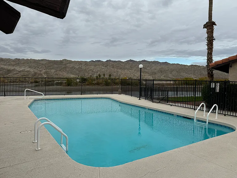 201 Riverfront Dr #4 — Photo 3