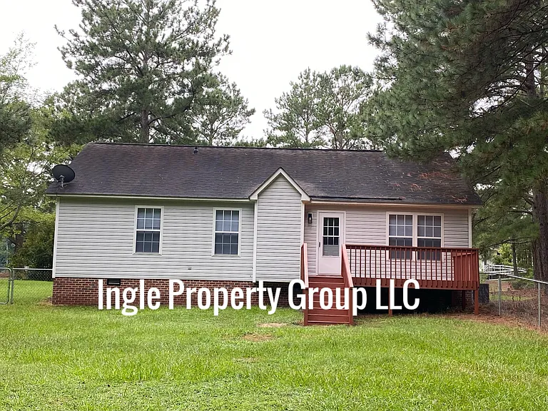 375 Sommerset Dr — Photo 2