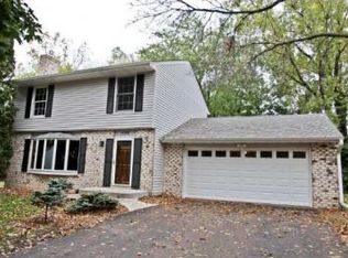 1139 Hunters Ct, Arden Hills, MN 55112