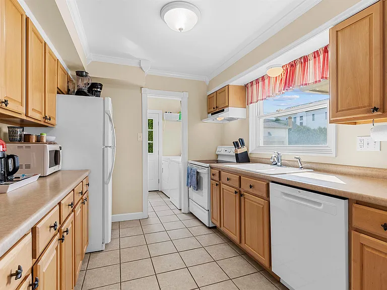 29 N Frontenac Ave #A — Photo 9