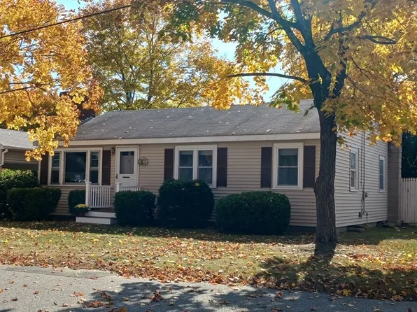4 Leonard St, Shirley, MA 01464