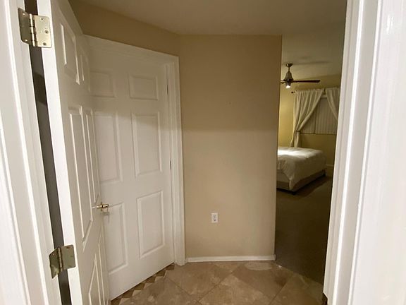 Separate Master Entrance to En Suite.