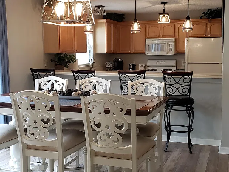 1182 Burton Ln — Photo 4