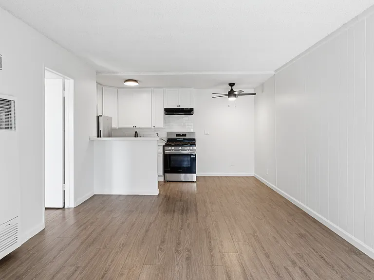 11921 Lakewood Blvd — Photo 14