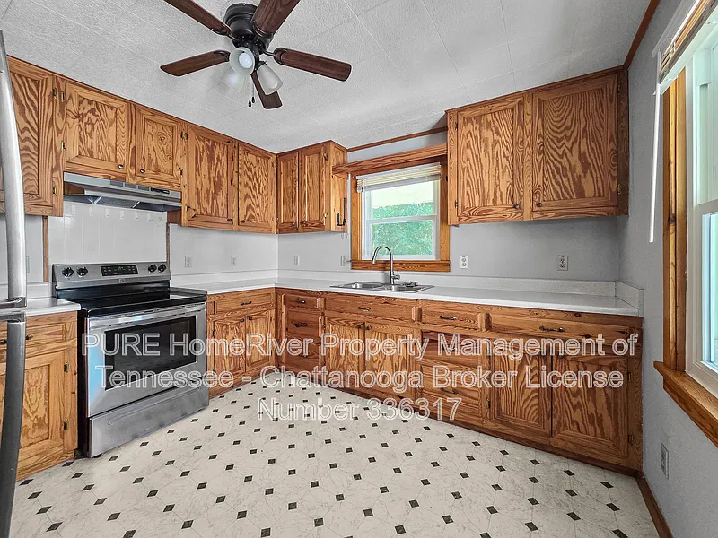 2 bed, 1.0 bath, 975 sqft, $1,285 — Photo 2