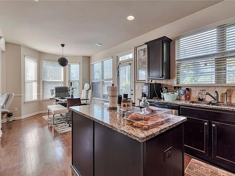 566 Jody Pl — Photo 18