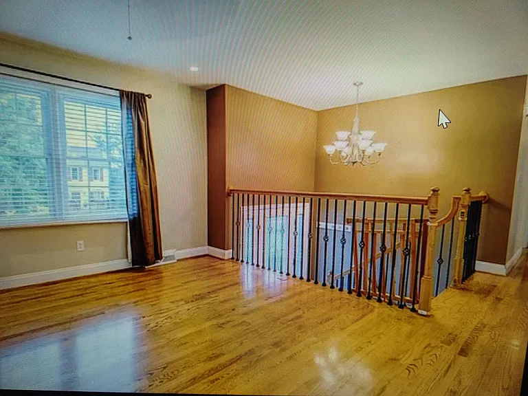 2918 Glenmont Dr — Photo 3