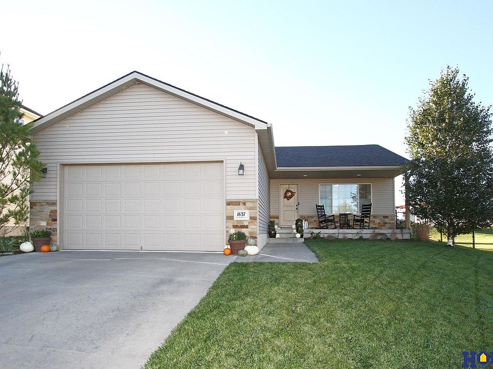 1st image of 1637 W Silverado Ct